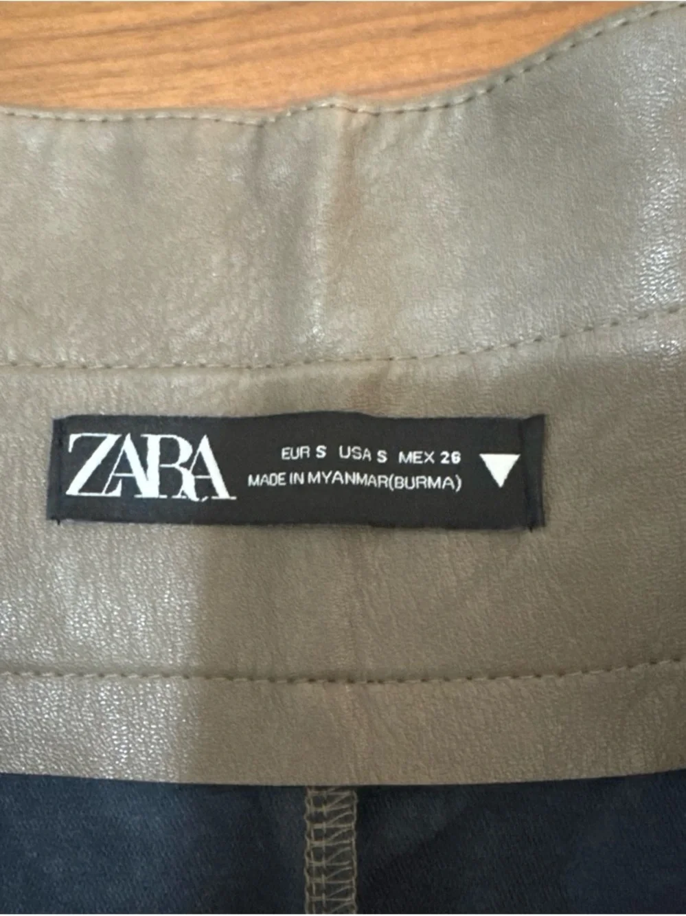 Zara beige faux Leather shorts with belt